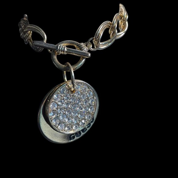 Guess Toggle Bracelet Gold Tone Chain Crystal Logo Charm Glam Chunky Jewelry - Picture 6 of 8